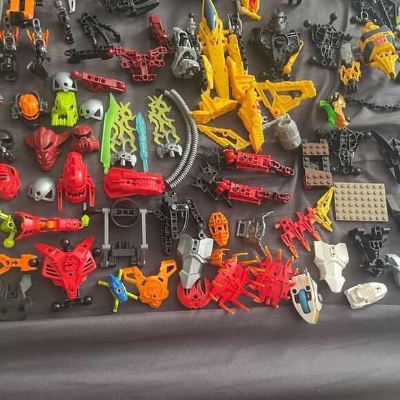 LEGO Bionicle / Hero Factory Lot Approximately 7 lbs Masks Weapons Arms Torsos P - Picture 13 of 14